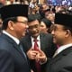 Momen Ahok dan Anies Bertemu 'Cipika-cipiki' di Gedung DPRD DKI