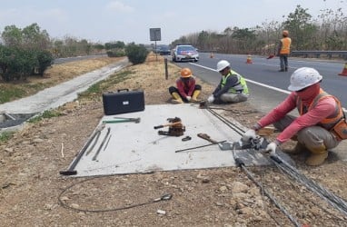 Pemasangan Tali Baja di Median Jalan Tol Cikopo Selesai Oktober