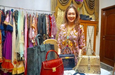 Perancang Elga Naldy Bawa Kain Songket ke Ajang Mode Internasional di Rusia