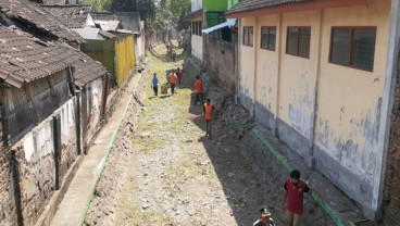 41 Sungai di Madiun Mengering Jadi Sungai Sampah