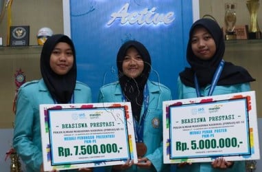 Raih Medali di Pimnas Ke-32, Mahasiswa UNS Dihadiahi Beasiswa BSM