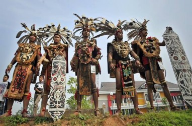 Kunjungan ke Kalbar, Jokowi Serahkan SK TORA dan Sertifikat Tanah 