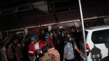 Jenazah B.J. Habibie Tiba di Rumah Duka
