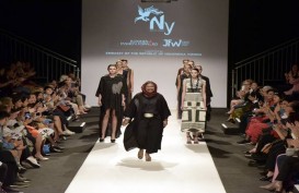 Perak dan Batik Indonesia Bergaya di Panggung Vienna Fashion Week 2019