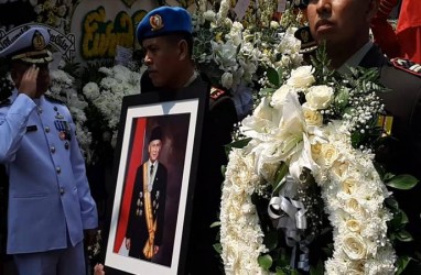 Keranda Jenazah B.J. Habibie Dibawa Menuju TMP Kalibata