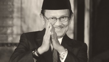 Video Detik-Detik Thareq dan Ilham Bopong Habibie di Liang Lahat