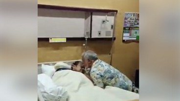 Video Detik-detik Xanana Gusmao Cium Kening B.J. Habibie