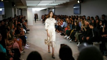 London Fashion Week Sajikan Peragaan Khusus Bagi Awam