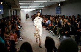 London Fashion Week Sajikan Peragaan Khusus Bagi Awam