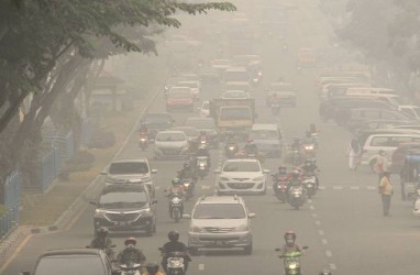 Protes Bencana Kabut Asap, Ratusan Mahasiswa Duduki Kantor DPRD Riau