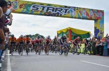 Diselimuti Kabut Asap, Balap Sepeda Tour de Siak Jalan Terus