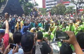 Demo Tolak RKUHP: Mahasiswa di Semarang Paksa Masuk ke Kantor Gubernur Ganjar