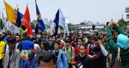 Ribuan massa dari bergerak ke Gedung DPR, Selasa (24/9/2019) siang./Bisnis-Rayful Mudassir