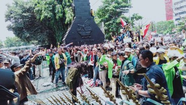 Mahasiswa Paksa Bertemu Gubernur Ganjar Pranowo