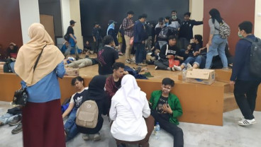 Puluhan Mahasiswa Luka-Luka Akibat Tembakan Gas Air Mata Polisi