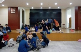Puluhan Mahasiswa Pingsan Saat Mengikuti Unjuk Rasa di Gedung DPR
