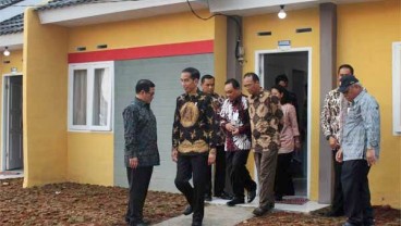 KONSUMSI RUMAH TANGGA : Kerentanan Rumah Tangga dan Kesinambungan Konsumsi 