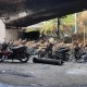 Belasan Kendaraan Sitaan dan Satu Pos Polisi Dibakar Massa Tadi Malam