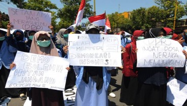 Beda Poster Demo Mahasiswa 1998 dengan Zaman Now