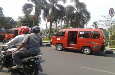 Kisah Unik, Bayi Lahir di Angkutan Desa