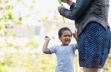 4 Cara Menghentikan Tantrum pada Anak