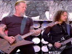 Vokalis Kembali Direhabilitasi, Metallica Tunda Konser