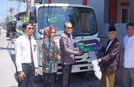 Bank Sulselbar Donasikan Mobil Tangki Air ke Ponpes Nahdlatul Ulum Soreang