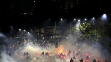 Foto-foto Aksi Kericuhan di Ibu Kota Semalam