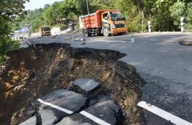 Perbaikan Jalan Longsor di Pekanbaru-Dumai Diperkirakan 2 Bulan