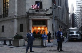 Manufaktur dalam Resesi, Wall Street Drop