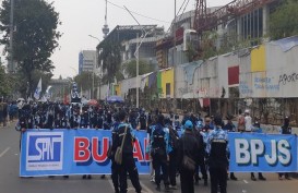 Demo Buruh Padati Area Sekitar Gedung DPR