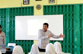 Ketika Direksi Astra Tol Tangerang- Merak Mengajar di Sekolah Dasar