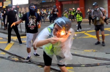 Seorang Jurnalis Terkena Bom Molotov Hong Kong, Begini Kondisinya