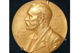 Panggilan Telepon Jam 5 Pagi di Nomor Penerima Nobel 