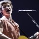 Foto Konser Shawn Mendes Diguyur Hujan di Sentul