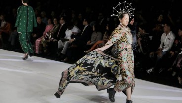 Membalut Borneo Dalam Indonesia Fashion Week 2020