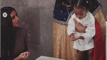 Kim Kardashian dan Anak-anaknya Dibaptis di Armenia