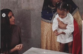 Kim Kardashian dan Anak-anaknya Dibaptis di Armenia