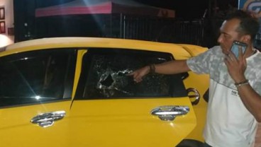 Kaca Mobil Politisi Golkar Bantul Ini Pecah Dilempari Batu