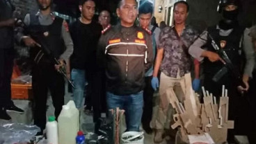 Densus 88 Antiteror Temukan Cairan Kimia di Rumah Tersangka Teroris di Cirebon