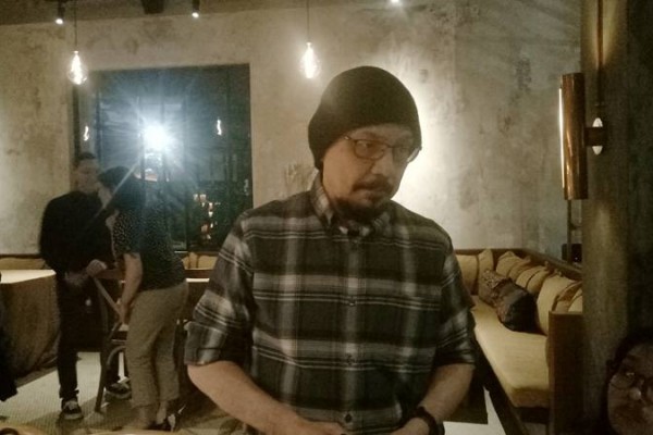 Andy Flores Noya, jurnalis sekaligus Ketua Komite Mata Nasional, saat ditemui pada acara Dine in the Dark, Jakarta Selatan, Senin (14/10/2019) malam. JIBI/Bisnis/Dionisio Damara
