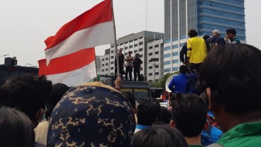 Demo Mahasiswa di Depan Kantor Jokowi, Jalan Gatot Subroto dan Veteran Ditutup