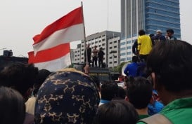 Demo Mahasiswa di Depan Kantor Jokowi, Jalan Gatot Subroto dan Veteran Ditutup