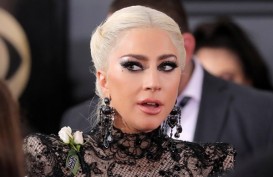 Lady Gaga Terjatuh di Panggung Usai Peluk Penggemar di Konser Las Vegas