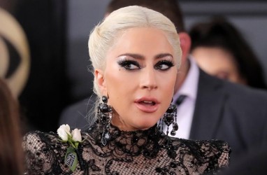 Lady Gaga Terjatuh di Panggung Usai Peluk Penggemar di Konser Las Vegas