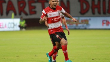 Madura United Taklukkan Semen Padang FC dalam Kelelahan