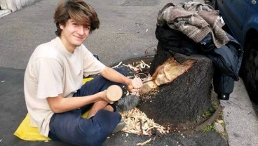 Pohon Mati di Roma Jadi Karya Seni di Tangan Gandini 