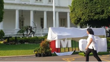 Gerai Foto Bertuliskan Jargon Kabinet Indonesia Maju di Istana Kepresidenan   