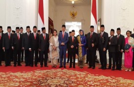 Jokowi Serahkan Surat Petikan Keputusan Presiden kepada 38 Menteri 