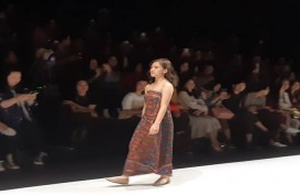 Pesona Sisterhood Runway Jakarta Fashion Week 2020 Bertabur Bintang